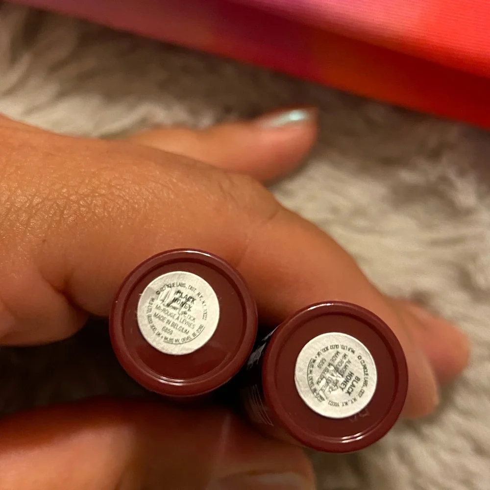 New bundle of 2- Clinique black honey almost lipstick 1.2g each - Picture 3 of 3